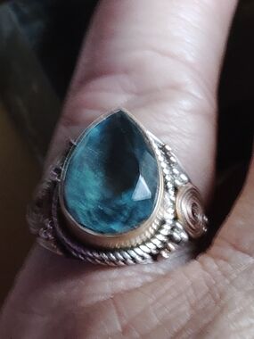RAISED TEARDROP LONDON BLUE TOPAZ  RING IN STERLING SILVER & 10K GOLD. SZ -7.5
